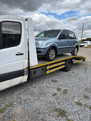 Galeria naszych usług - laweta, holowanie, transport aut transport auta na lawecie świdnica