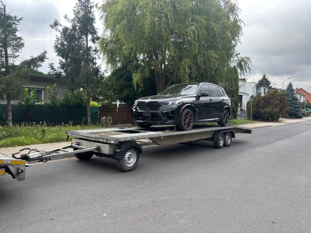 Galeria naszych usług - laweta, holowanie, transport aut przewóz auta na lawecie w okolicy Świdnicy