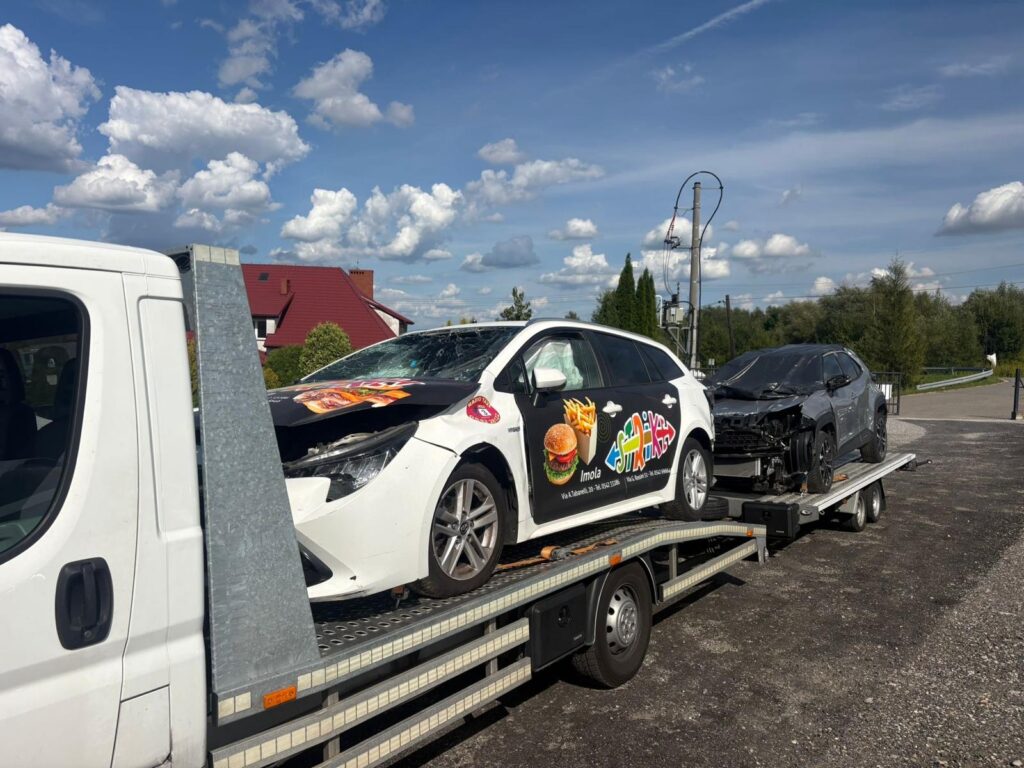 Galeria naszych usług - laweta, holowanie, transport aut transport dwóch aut na lawecie Świdnica