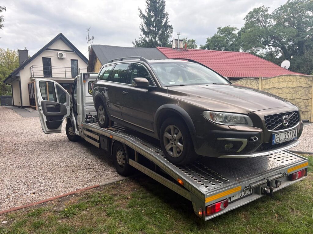 Galeria naszych usług - laweta, holowanie, transport aut przewóz auta na lawecie usługi Świdnica